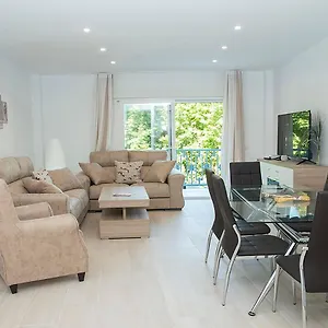 https://entre-patios-la-victoria.es-andalucia.com